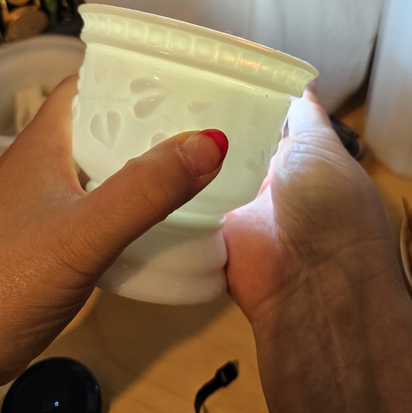 Pair of vintage milkglass heart dishes goblets cups - Picture 2 of 8